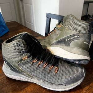 Columbia Men's Athletic Shoes - Olive and Black